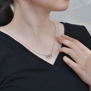 925 Sterling silver 520 heart pendant necklace with cubic zirconia on a female model