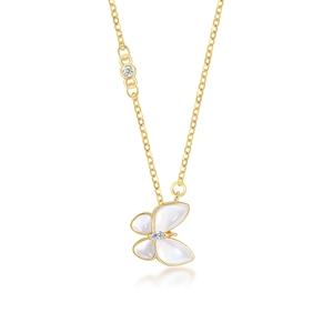 Détail du collier papillon en argent 925 avec nacre blanche et chaîne dorée fine