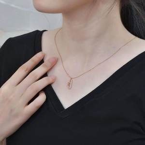 Collier en argent S925 doré rose avec pendentif ovale ajouré serti de cristaux