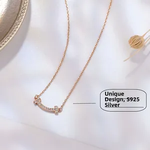 Détails du collier sourire en argent S925 doré rose orné de cristaux étincelants