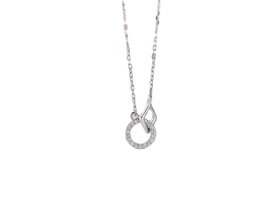 Collana in argento S925 minimalista con cerchio in pavé di cristalli e ciondolo a rombo geometrico