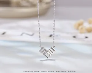 Collana in argento sterling S925 con ciondolo a cuore e zirconi bianchi