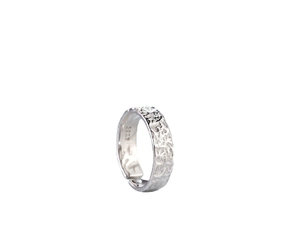 Minimalist 925 sterling silver open ring with hammered texture in dark aesthetic style