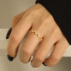 S925 sterling silver 18K gold plated zigzag wave ring with sparkling micro zircon