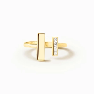 Detail of 18K gold-plated S925 silver open ring with polished bar and zircon inlay
