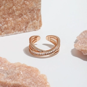 Elegant S925 rose gold crisscross ring with pavé sparkling cubic zirconia stones