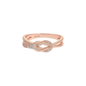 Détail de la bague nœud en argent S925 or rose ornée de pierres de zircone cubique pavées