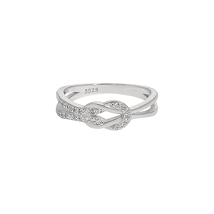 Bague d'amour infini en argent sterling S925 avec zircons blancs sur fond blanc