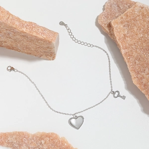 S925 sterling silver heart and key charm bracelet with white shell on natural stones