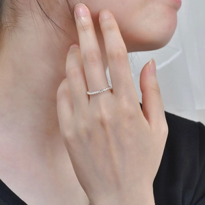 Sparkling S925 sterling silver cauliflower chain ring worn on finger for a stylish look