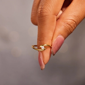 Minimalist S925 sterling silver ring with gold plating and single diamond cross design