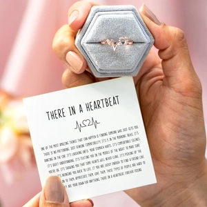 Rose gold s925 heartbeat ring with card in a velvet box for a romantic gift