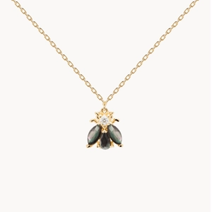 Vue macro du pendentif abeille en argent S925 avec nacre noire et petit diamant brillant