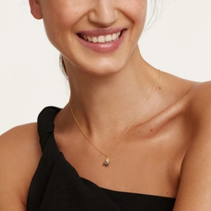 Collier minimaliste en argent S925 avec pendentif pierre brute sur chaîne dorée
