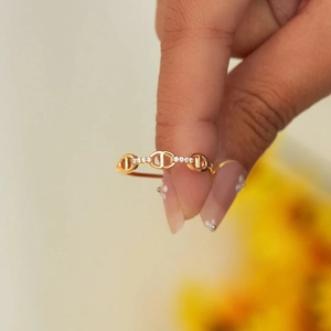 Elegant s925 sterling silver gold chain ring with diamonds in a minimalist D-shape style