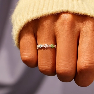 Bague minimaliste en argent S925 avec fleurs en émail coloré et zircons scintillants