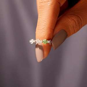 Bague en argent S925 avec fleurs colorées en émail et oxydes de zirconium brillants