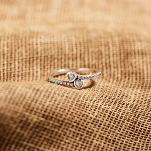 Close-up of S925 sterling silver ring with double heart-shaped cubic zirconia stones