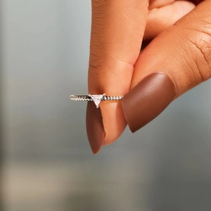 Elegant s925 silver ring featuring triangle zircon and twisted rope band on hand