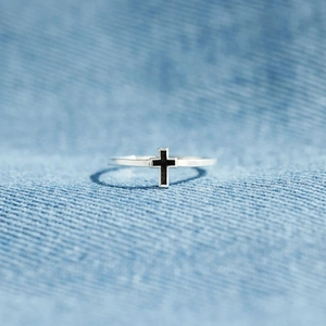 Bague Croix en Argent Sterling S925 pour Femme Minimaliste Émail Noir Bague Religieuse Bijoux de Mode Cadeau pour Fille