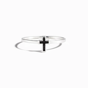 Bague minimaliste en argent sterling S925 avec un motif de croix en émail noir