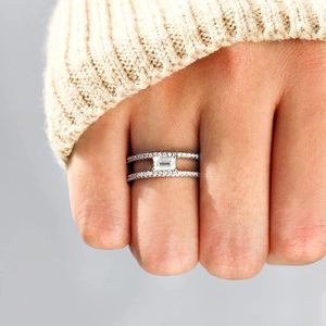 Eleganter S925 Sterlingsilber Doppelring mit Zirkonia im Smaragdschliff und Pavé-Besatz