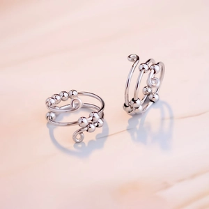 Macro shot of S925 sterling silver anti-anxiety ring with rotatable spiral beads