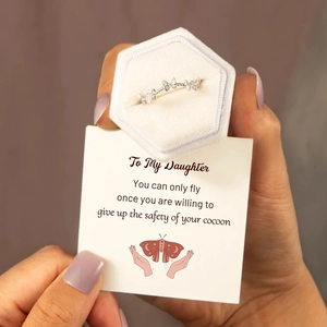Bague papillon en argent S925 dans un écrin en velours avec une carte de cadeau