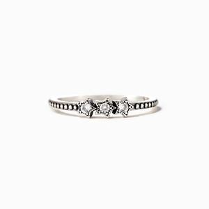 Bague en argent sterling S925 avec trois étoiles serties de zircons et texture perlée