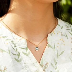 Collier minimaliste en argent S925 avec pendentif œil de démon doré et cristaux