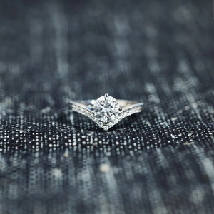 Bague en Argent Sterling 925 Forme de V Couronne avec Zirconia pour Femme Mode Simple Géométrique Bague Chevron Bijoux