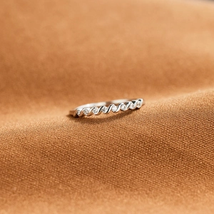 Minimalist S925 sterling silver twisted wave ring with sparkling micro-inlaid stones