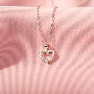 Minimalist S925 sterling silver heart necklace with pavé zircons in rose gold plating