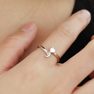 Minimalistischer S925 Sterling Silber Ring mit Semikolon-Herz-Motiv in offener Form