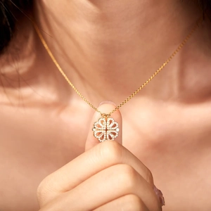 Elegant gold s925 silver clover necklace with shimmering zircon stones on a model