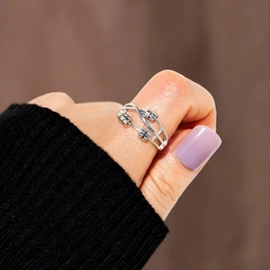 Minimalist S925 sterling silver spinning beads ring worn on thumb for anxiety relief