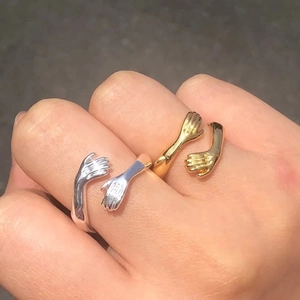 Set di anelli regolabili in argento s925 con mani che abbracciano in oro e argento