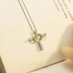 Collier Pendentif Croix et Cœur Dansant en Argent Sterling 925 pour Femme Chaîne de Clavicule Simple Incrustée de Zircone Bijoux