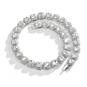 Exquisite silberfarbene 12 mm quadratische Strass-Tennis-Halskette mit Zirkonia-Steinen