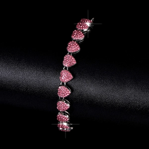 Bracciale a cuore in argento con cristalli rosa scintillanti su fondo in pelle nera