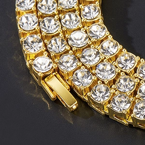 Chaîne tennis 4mm à trois rangées de strass dorés avec un fermoir à boîte sécurisé
