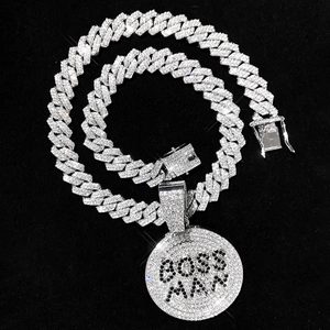 Hip-Hop-Cuban-Kette mit BOSS MAN-Rundanhänger und glitzernden Strasssteinen
