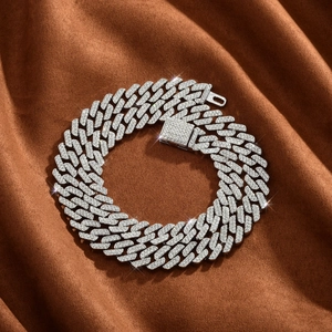 Silberne 12mm Gliederkette im Cuban-Stil mit funkelnden Strasssteinen und Verschluss