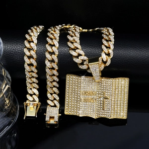 Set collana cubana d'oro hip hop con ciondolo Holy Bible e croce con strass