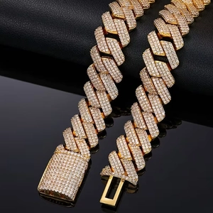 Chaîne cubaine 25mm dorée avec trois rangées de zircons brillants et design losange