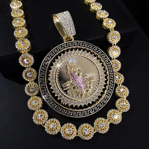 Collier pendentif religieux Saint Jude avec chaîne tournesol dorée et strass brillants