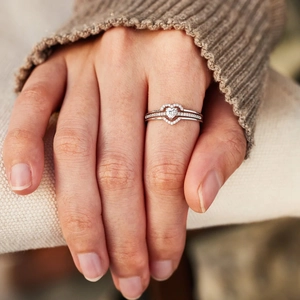 Élégant ensemble de deux bagues en argent sterling S925 avec cœurs et zircons brillants
