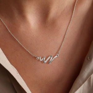 Minimalist S925 sterling silver wavy necklace with zircons on model neck