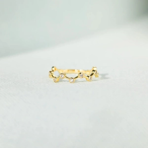 Bague vague en argent s925 doré avec zircons étincelants au design minimaliste