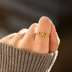 Elegant S925 sterling silver ring with interlocking heart and circle design and zircons